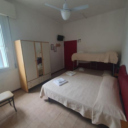 Hotel Ideale Young People Under 40 Rimini Ngoại thất bức ảnh