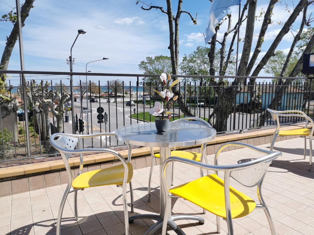 Hotel Ideale Young People Under 40 Rimini Ngoại thất bức ảnh