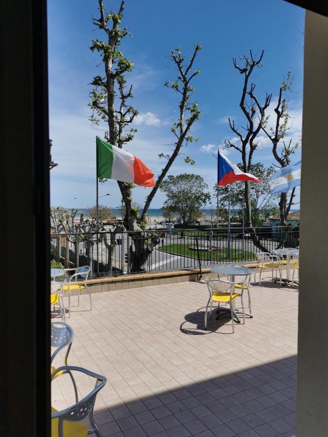 Hotel Ideale Young People Under 40 Rimini Ngoại thất bức ảnh