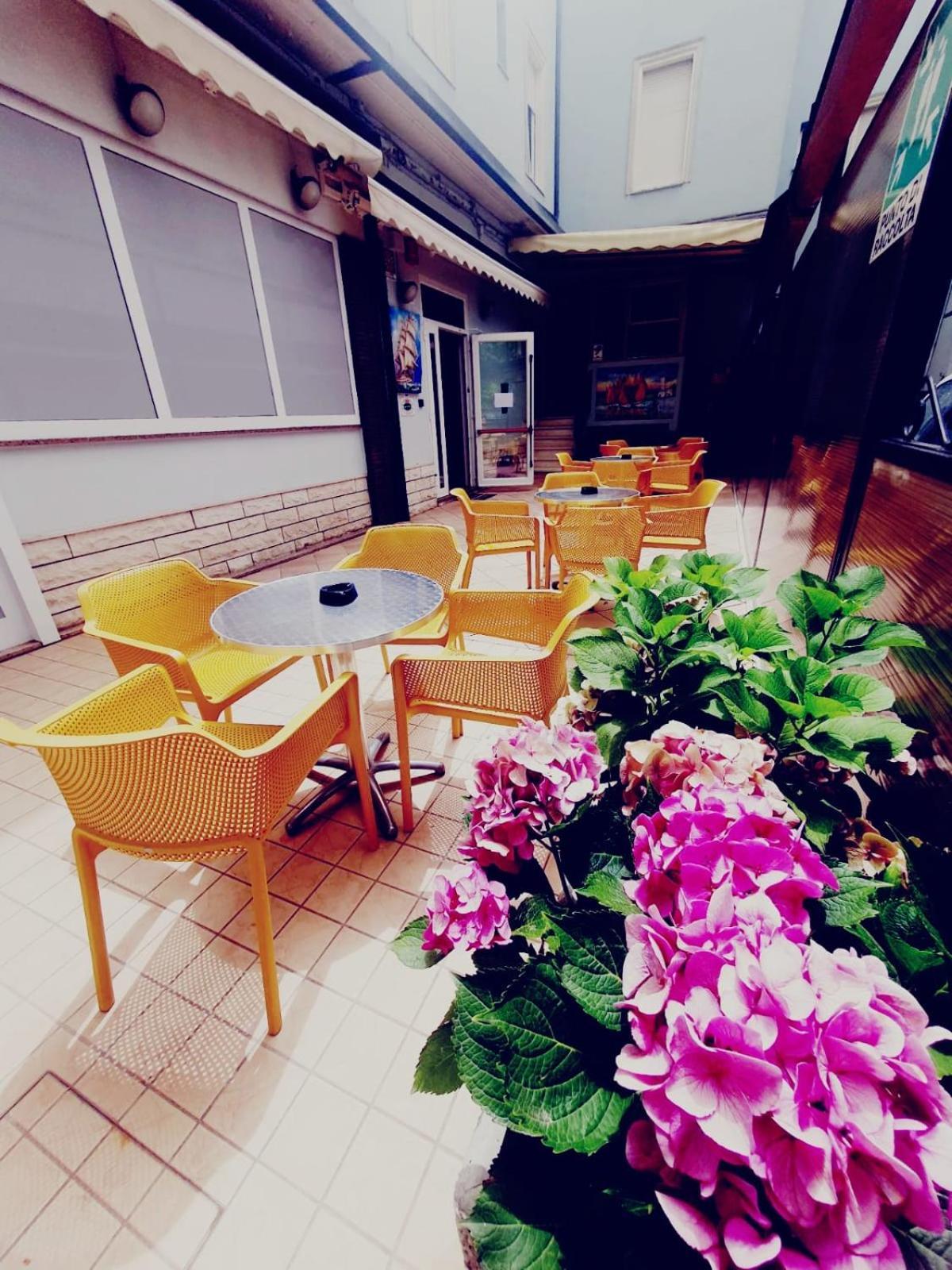 Hotel Ideale Young People Under 40 Rimini Ngoại thất bức ảnh