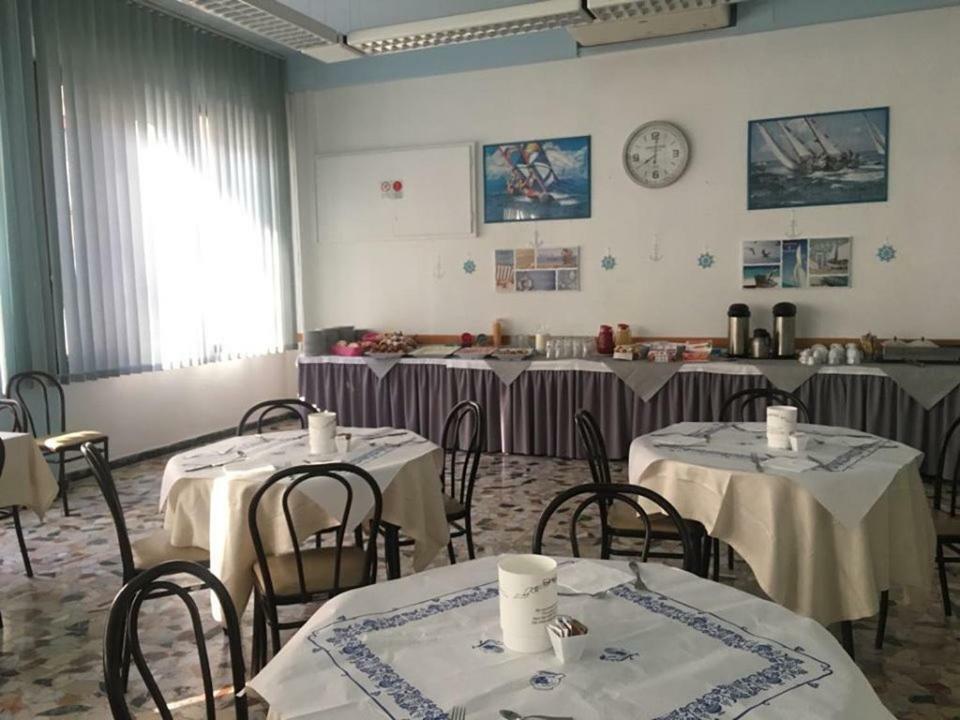 Hotel Ideale Young People Under 40 Rimini Ngoại thất bức ảnh