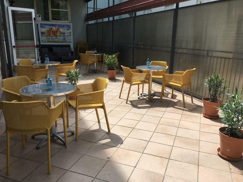 Hotel Ideale Young People Under 40 Rimini Ngoại thất bức ảnh